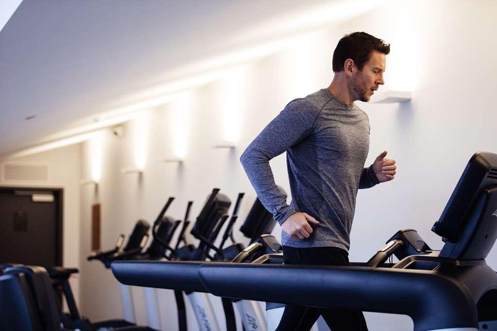 Macq 01 Hotel Hobart Instalações foto A man on a treadmill